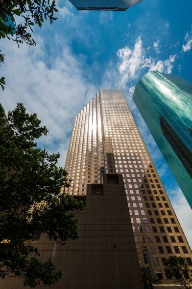 1100 Louisiana St, Houston, TX à louer - Photo du bâtiment - Image 3 de 21