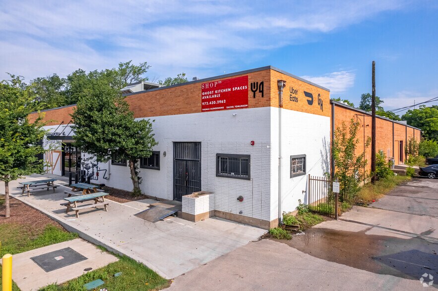 921 W Commerce St, Dallas, TX à louer - Photo du bâtiment - Image 2 de 15