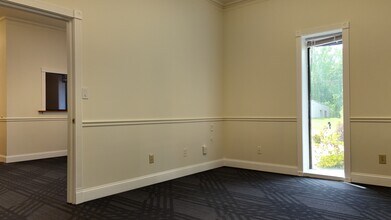 109 Corporate Park East Dr, Lagrange, GA for lease Interior Photo- Image 2 of 6