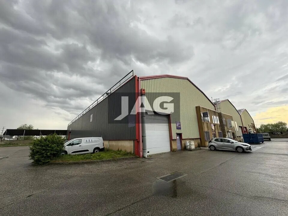Flex in Vénissieux for lease Building Photo- Image 1 of 8
