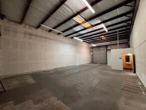 1700-1708 Kelley Ave, Kissimmee, FL for lease Interior Photo- Image 2 of 6