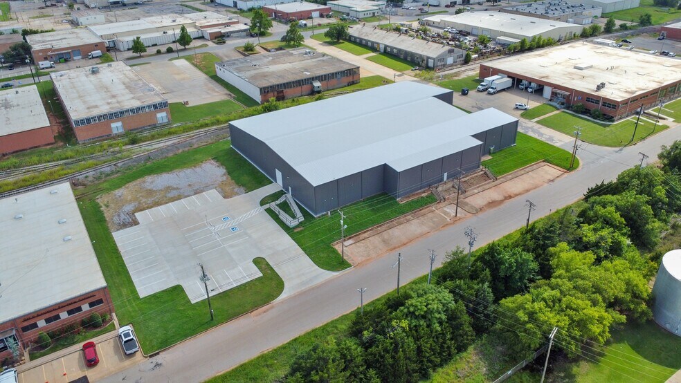 200 NE 34th St, Oklahoma City, OK à louer - Photo du bâtiment - Image 3 de 7