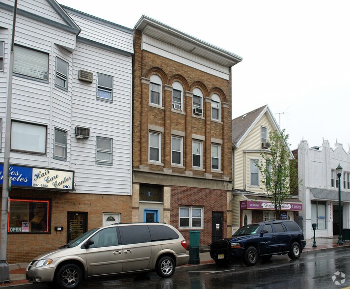 Specialized Asset - Rooming Houses portefeuille de 3 propriétés à vendre sur LoopNet.ca - Photo du bâtiment - Image 1 de 3