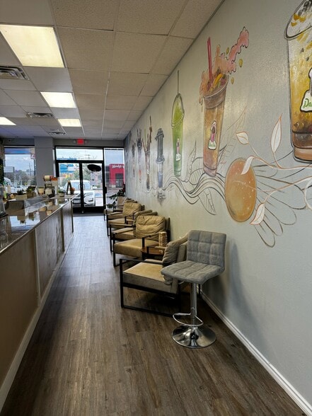 2213 S Loop 256, Palestine, TX à louer - Photo intérieure - Image 2 de 4