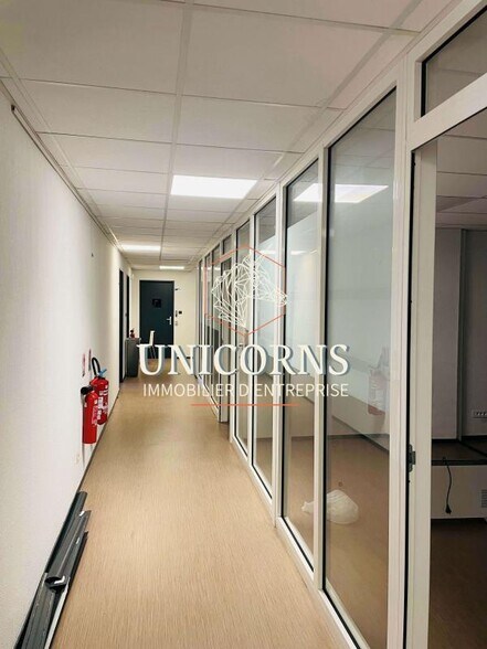 3 Place Alfonse Jourdain, Toulouse for sale - Interior Photo - Image 2 of 12
