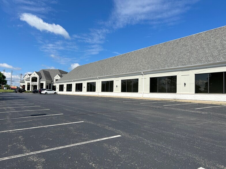 11085 Montgomery Rd, Montgomery, OH à louer - Photo du bâtiment - Image 3 de 17