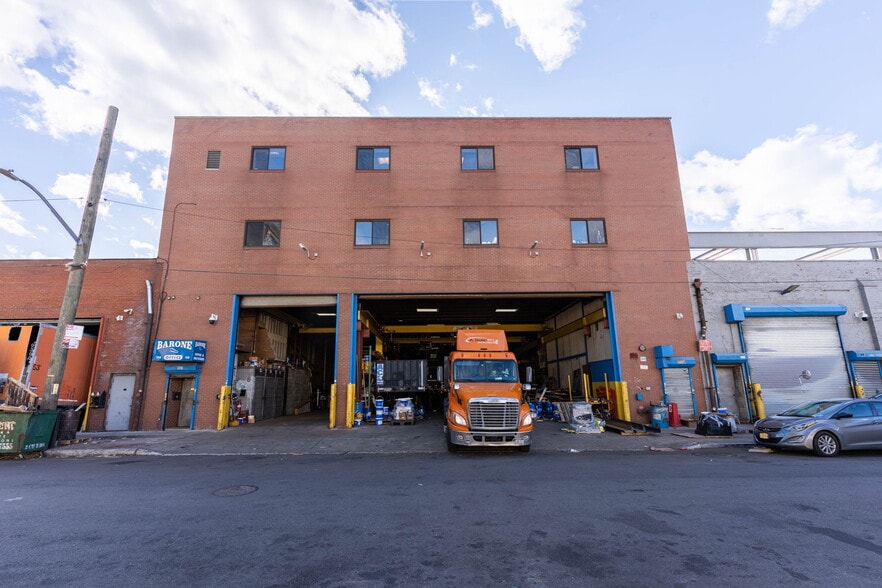 128 44th St, Brooklyn, NY for lease - Building Photo - Image 1 of 7