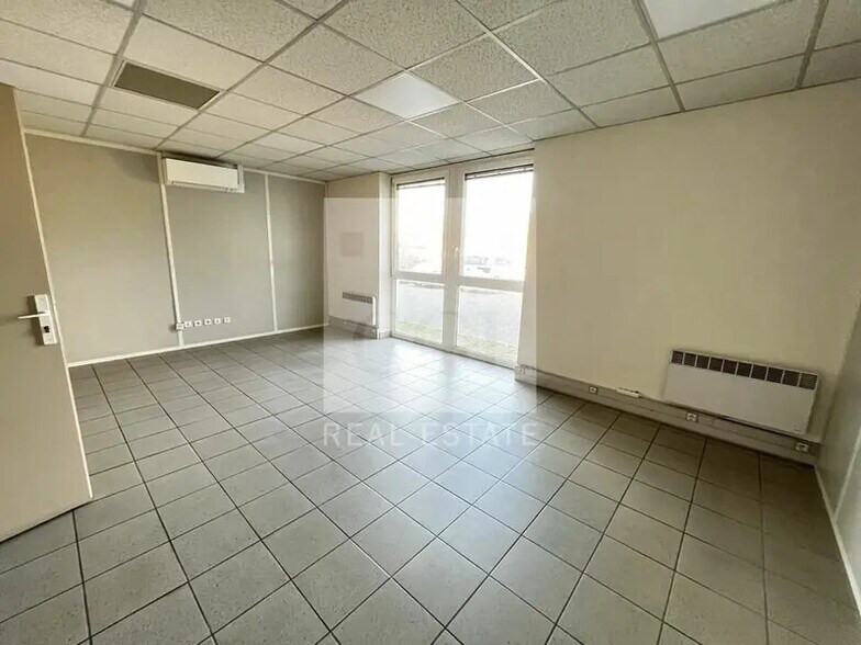 25 Rue Du 35eme Regiment D'Aviation, Bron à vendre - Photo intérieure - Image 2 de 8