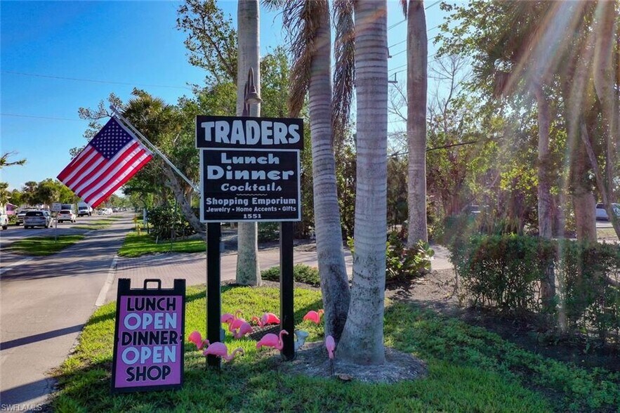 1551 Periwinkle Way, Sanibel, FL à vendre - Photo du bâtiment - Image 3 de 13