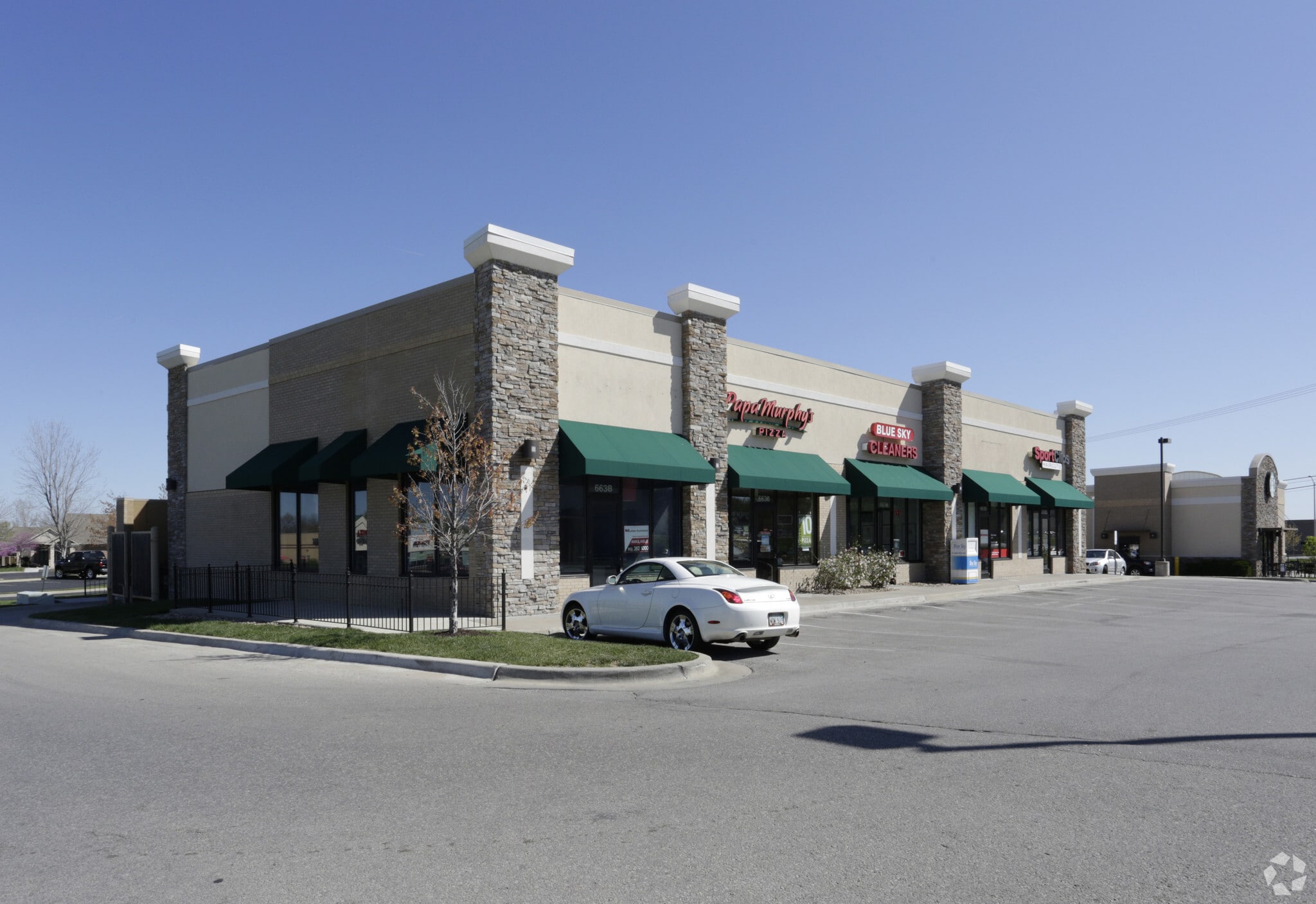 6228-6238 Monticello Rd, Shawnee, KS for lease Primary Photo- Image 1 of 8