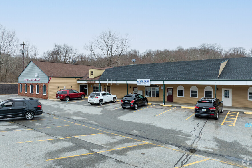 40-82 N Main St, Pascoag, RI à vendre - Photo principale - Image 1 de 20