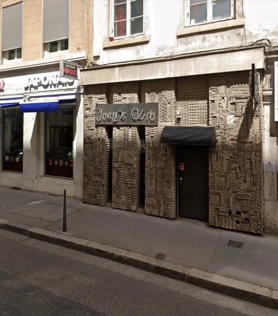 Retail in Lyon for lease Building Photo- Image 1 of 2