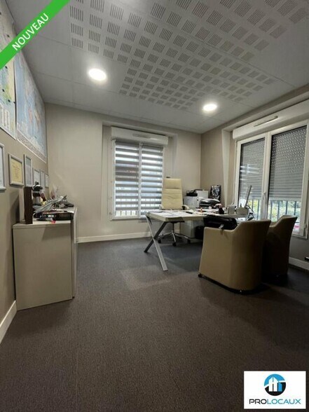 Office in Vineuil-Saint-Firmin for sale - Interior Photo - Image 2 of 5