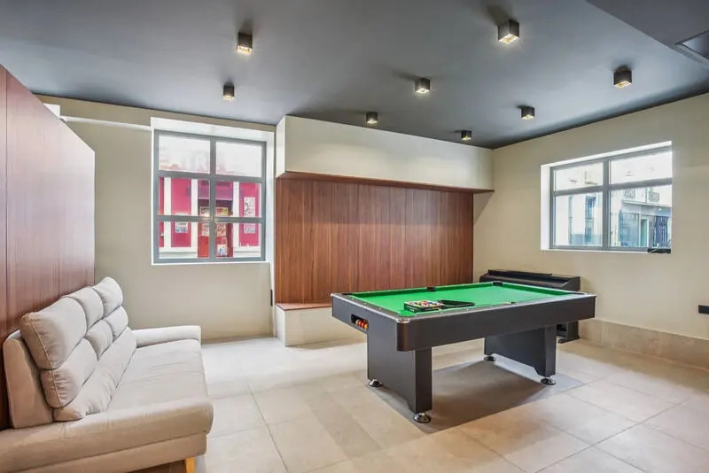 2 Rue Neuve Saint-Pierre, Paris for lease Interior Photo- Image 1 of 10