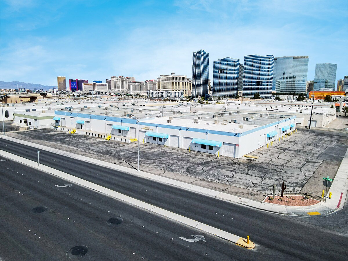 3730-3750 Tompkins Ave, Las Vegas, NV à louer Photo principale- Image 1 de 11