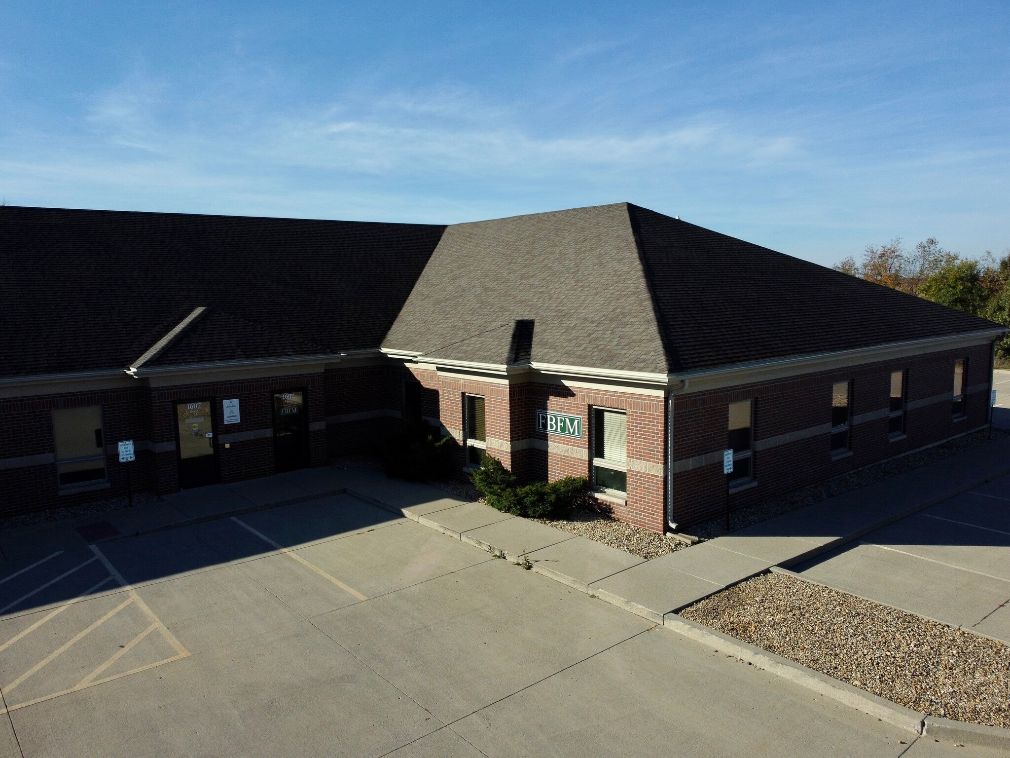 1607 Tullamore Ave, Bloomington, IL for lease Building Photo- Image 1 of 14