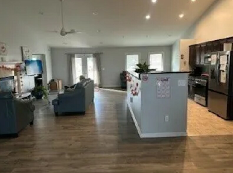 2086 S Rochester Rd, Rochester, MI à vendre - Photo intérieure - Image 2 de 10