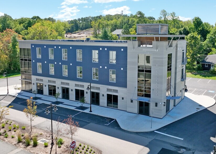 11 Edgewater Cir, East Hampton, CT à louer - Photo principale - Image 1 de 45