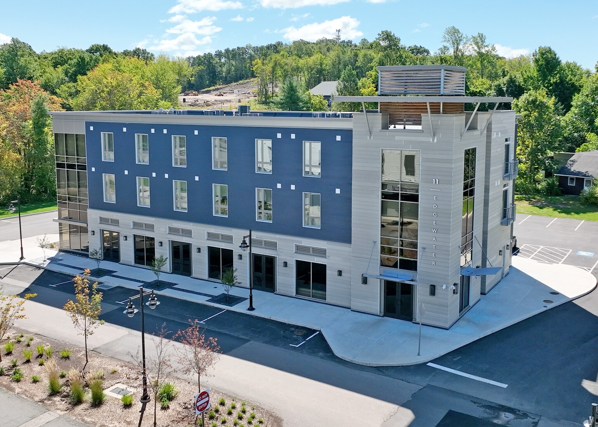 11 Edgewater Cir, East Hampton, CT à louer Photo principale- Image 1 de 46