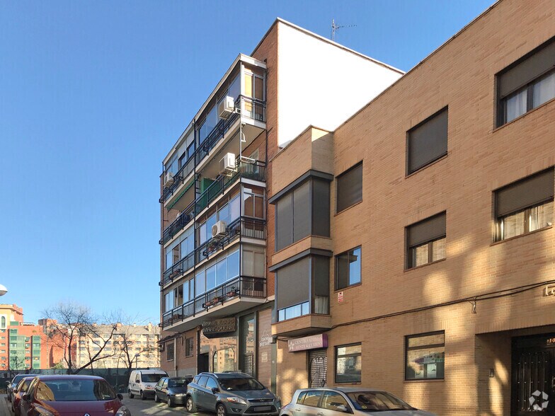 Calle Ángel Hernández, 21, Madrid, Madrid à louer - Photo du bâtiment - Image 2 de 2