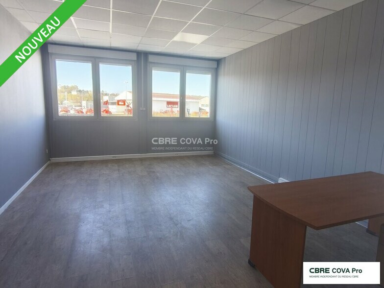 Office in Besançon for lease - Interior Photo - Image 2 of 5