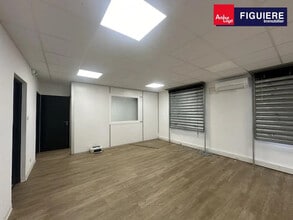 5 Voie D'Angleterre, Vitrolles à louer Photo du bâtiment- Image 2 de 7