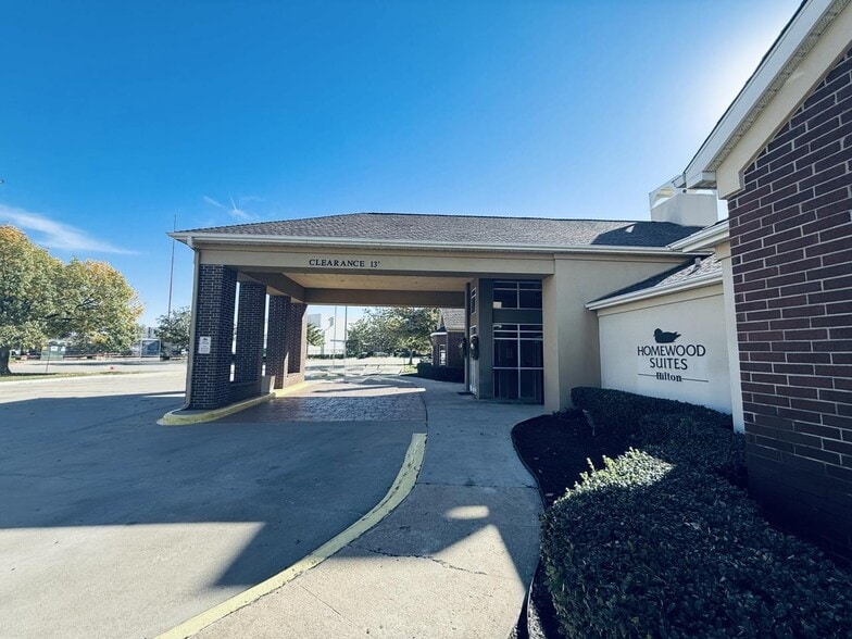 9169 Markville Dr, Dallas, TX à vendre - Photo du bâtiment - Image 3 de 40