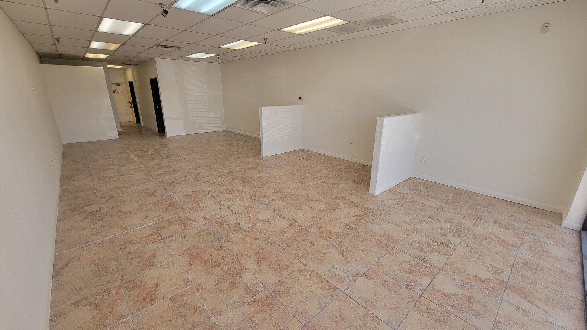 15610-15620 N 35th Ave, Phoenix, AZ for lease Interior Photo- Image 1 of 6