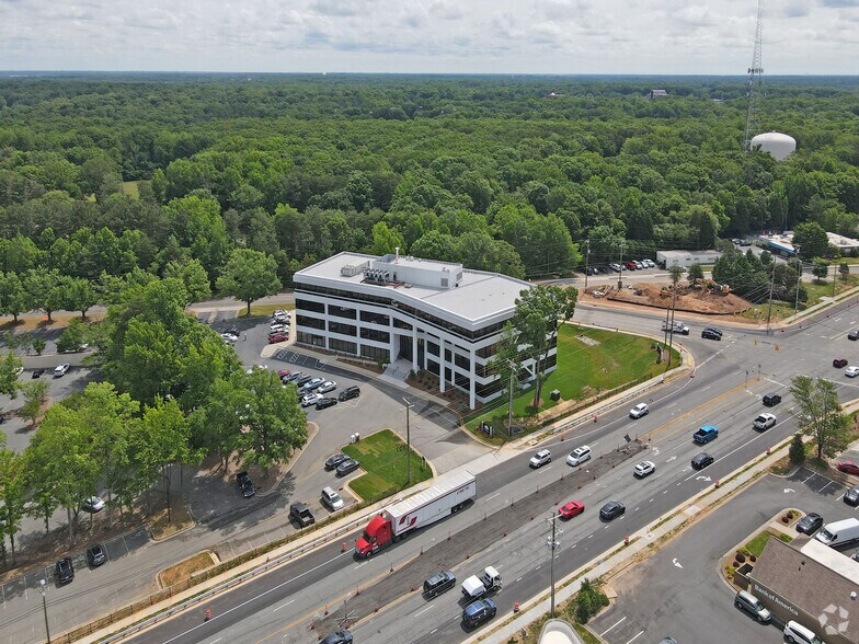 3300 Battleground Ave, Greensboro, NC à louer - Aérien - Image 2 de 28