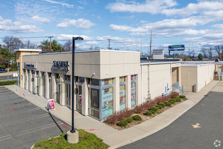 110 E Route 4, Paramus, NJ for lease - Primary Photo - Image 1 of 9