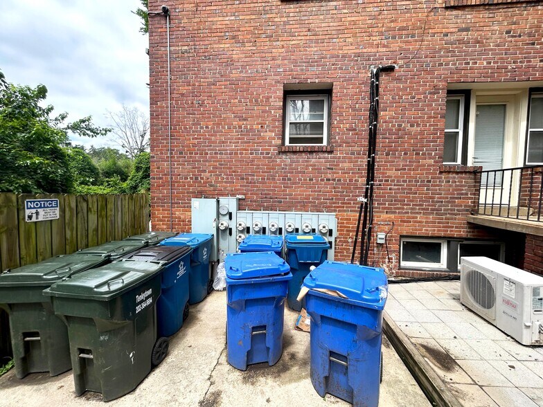 4564 Macarthur Blvd NW, Washington, DC à vendre - Photo du bâtiment - Image 2 de 33