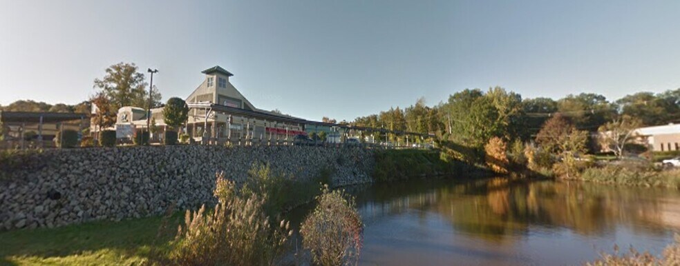 350 E Main St, Milford, MA à louer - Photo du bâtiment - Image 2 de 7