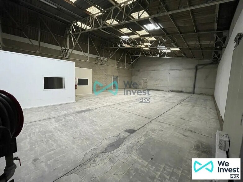 Retail in Reims for lease - Interior Photo - Image 2 of 10