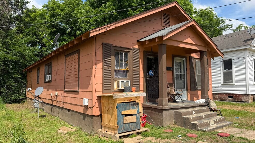 1067 Adams St, Grenada, MS for sale - Building Photo - Image 2 of 2