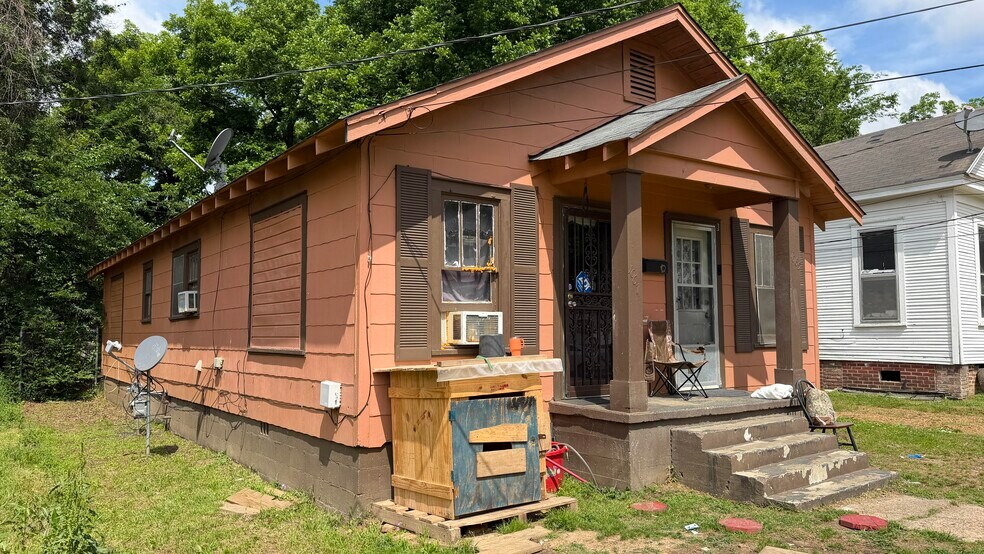 1067 Adams St, Grenada, MS à vendre - Photo du bâtiment - Image 2 de 2