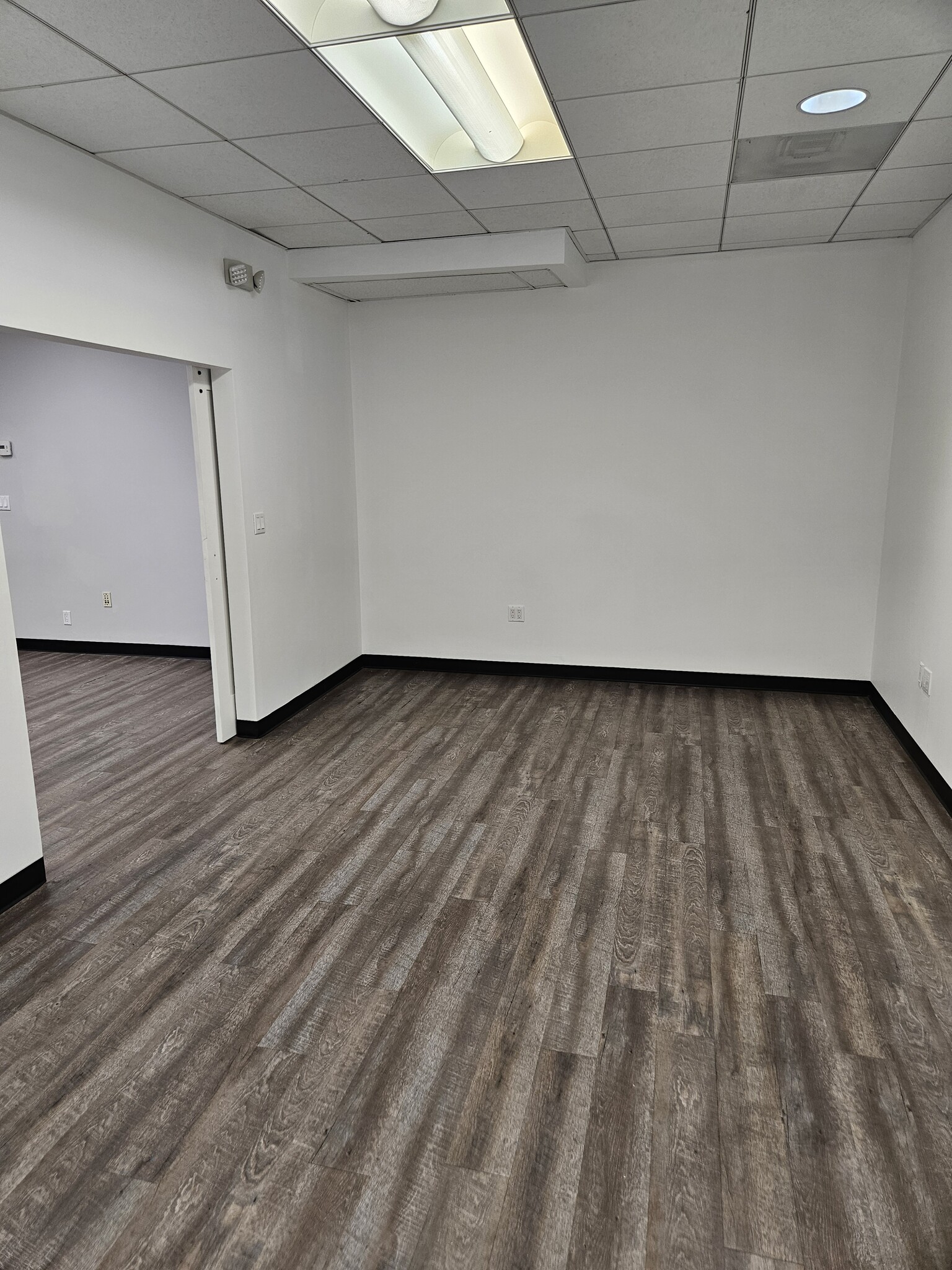 1201 S Victory Blvd, Burbank, CA à louer Photo intérieure- Image 1 de 5