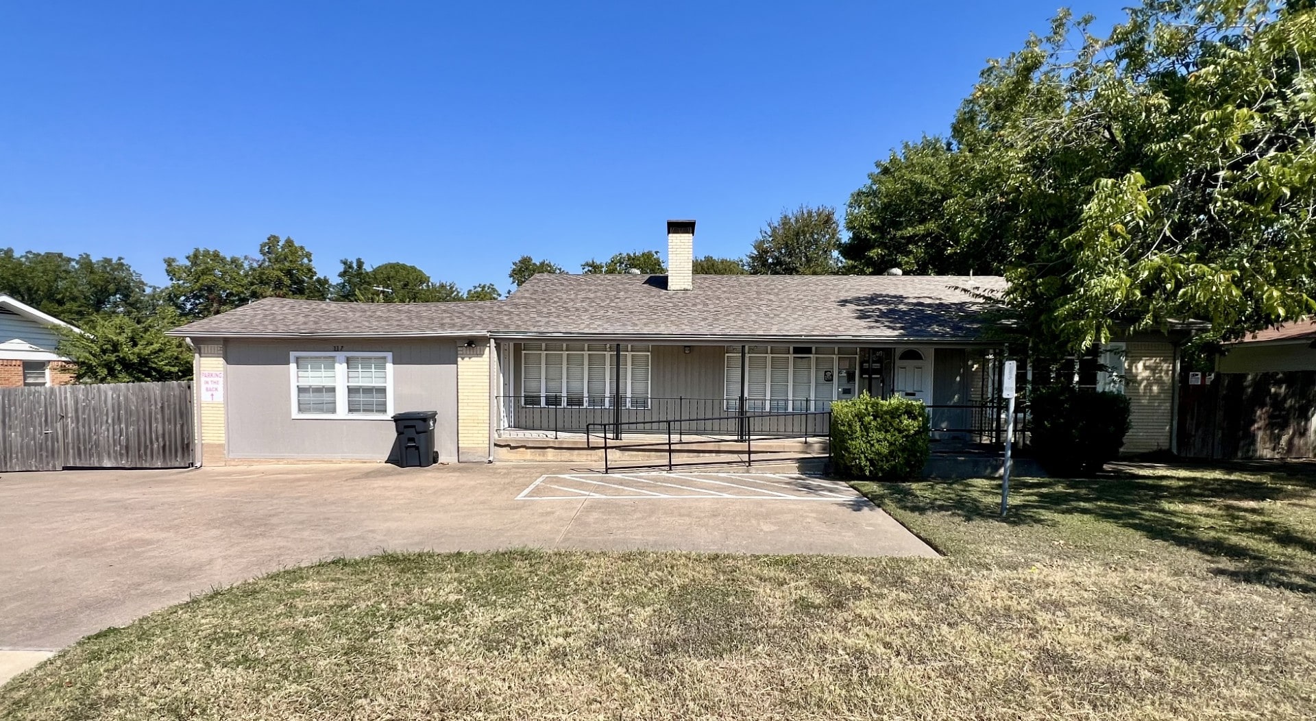 117 E Park Row Dr, Arlington, TX for sale Primary Photo- Image 1 of 6