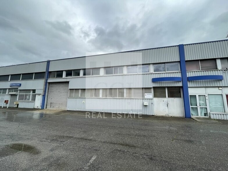 Flex in SAINT EGREVE for lease - Building Photo - Image 3 of 8
