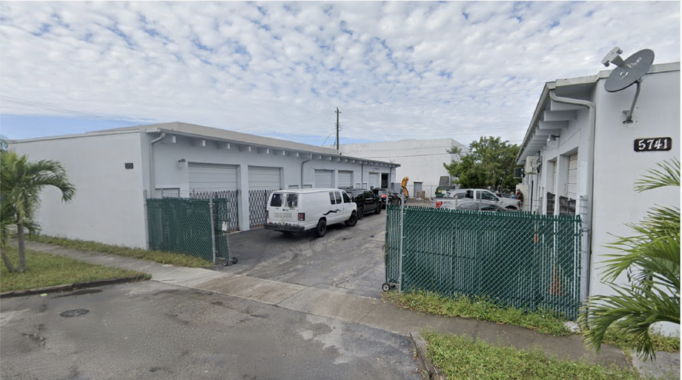 5741 Dawson St, Hollywood, FL for lease - Building Photo - Image 2 of 10