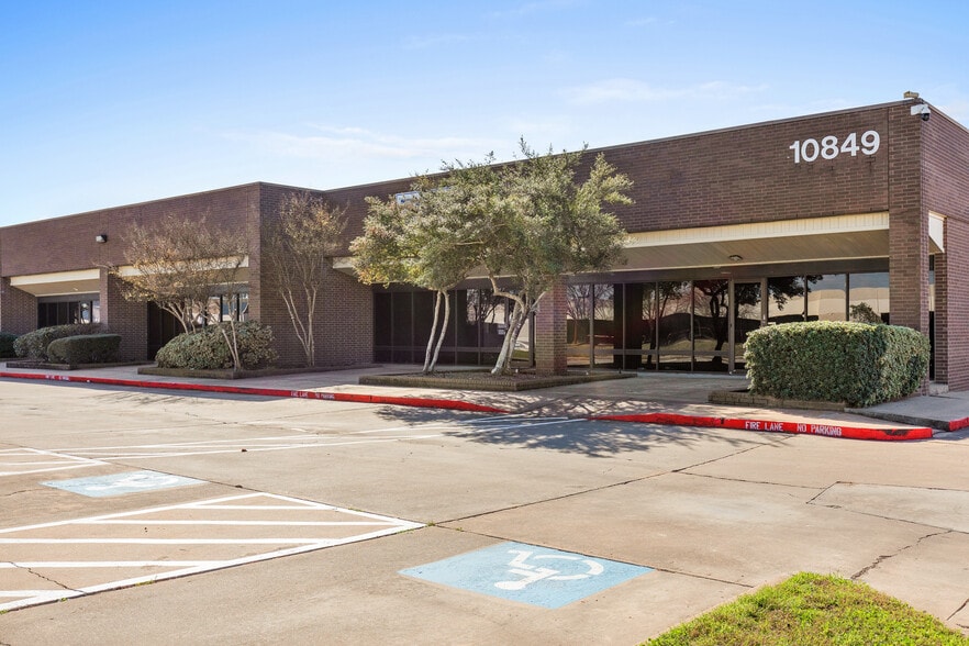 10899 Kinghurst Dr, Houston, TX for lease - Building Photo - Image 1 of 6