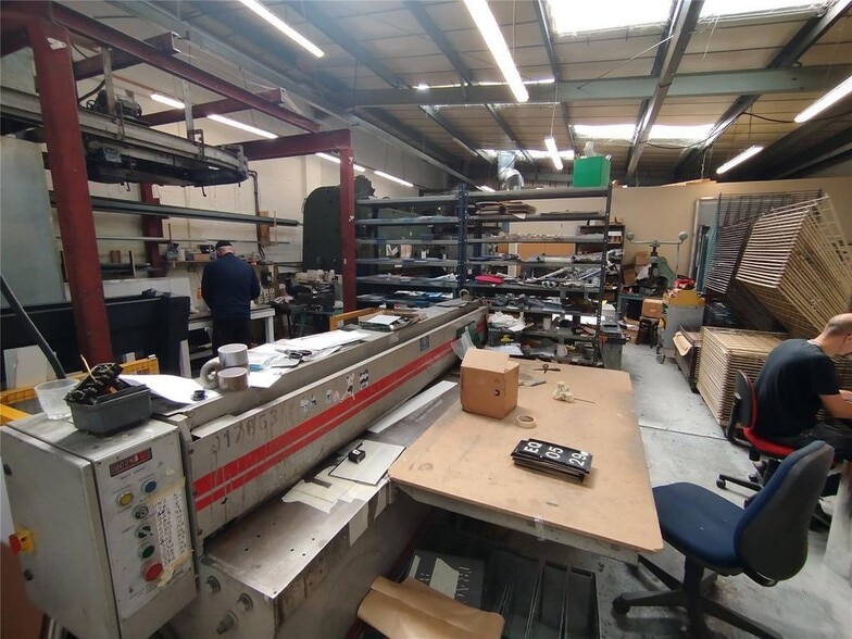 2-5 Featherby Way, Rochford for lease - Building Photo - Image 2 of 8