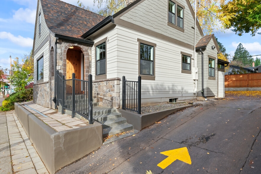 3033 NE Broadway St, Portland, OR à vendre - Photo du bâtiment - Image 3 de 10