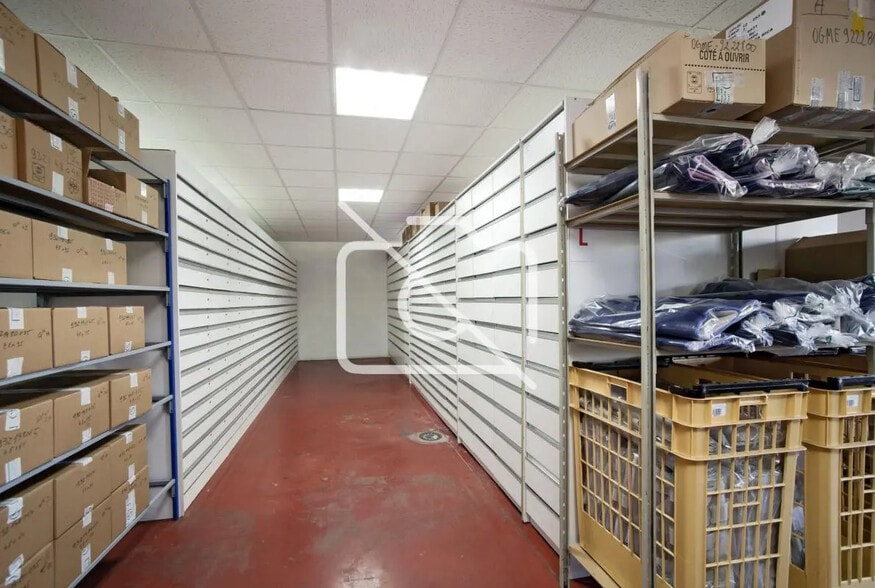 Industrial in Ris-Orangis for sale - Interior Photo - Image 3 of 9