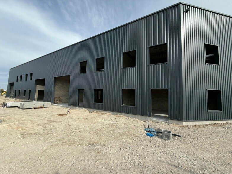 Flex in Bétheny for lease - Building Photo - Image 2 of 10