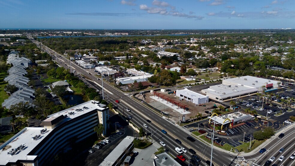 7562- 7600 Starkey Road rd, Seminole, FL à louer - Photo du bâtiment - Image 3 de 6