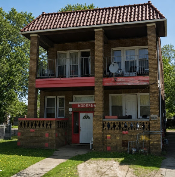 TURNKEY | 100% Occupied | $97,200 Gross portfolio of 3 properties for sale on LoopNet.ca - Building Photo - Image 3 of 16