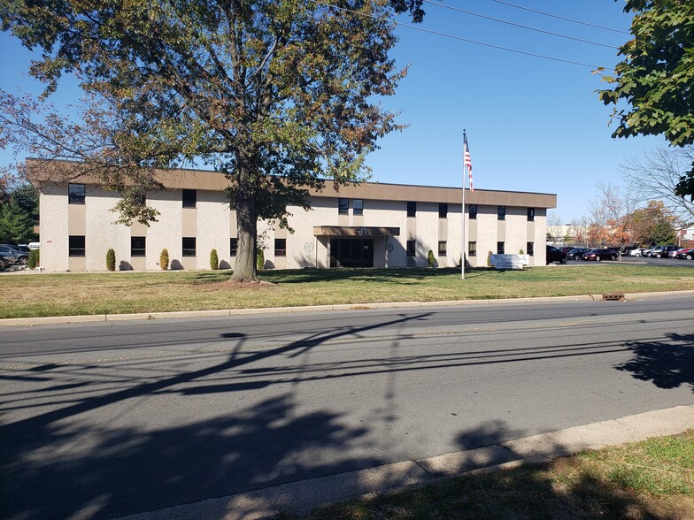 40 Brunswick Ave, Edison, NJ à louer - Photo du bâtiment - Image 1 de 12