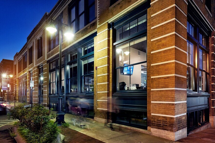 304 W 10th St, Kansas City, MO à louer - Photo du bâtiment - Image 2 de 8