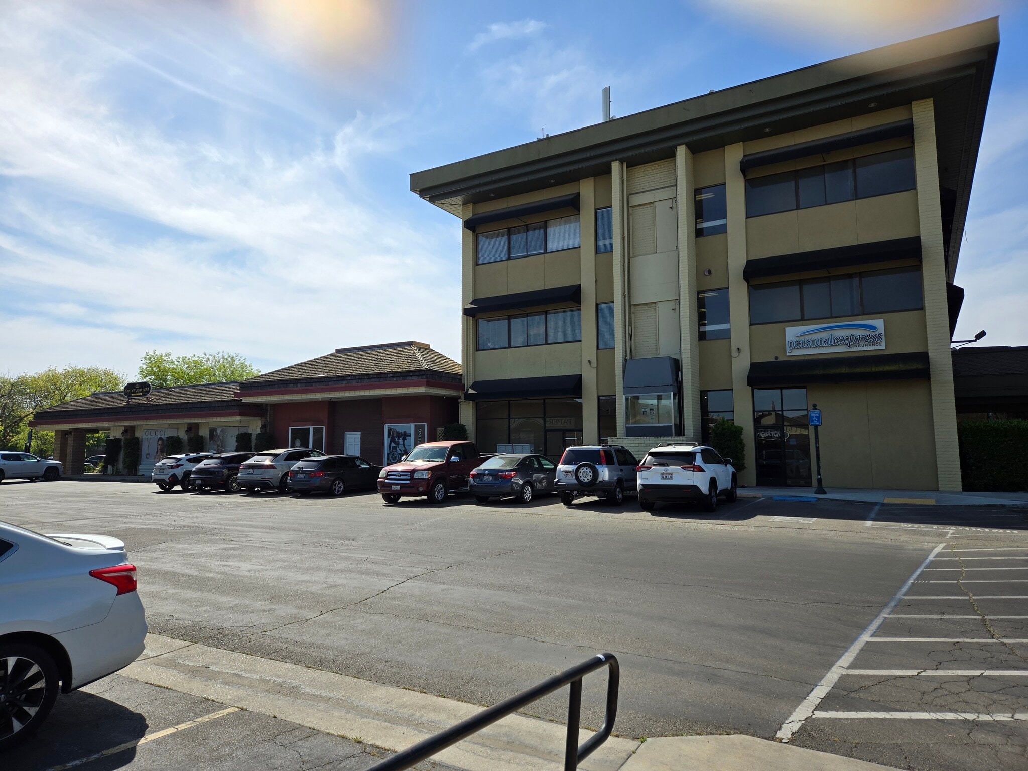 770-790 W Shaw Ave, Fresno, CA for lease Building Photo- Image 1 of 4