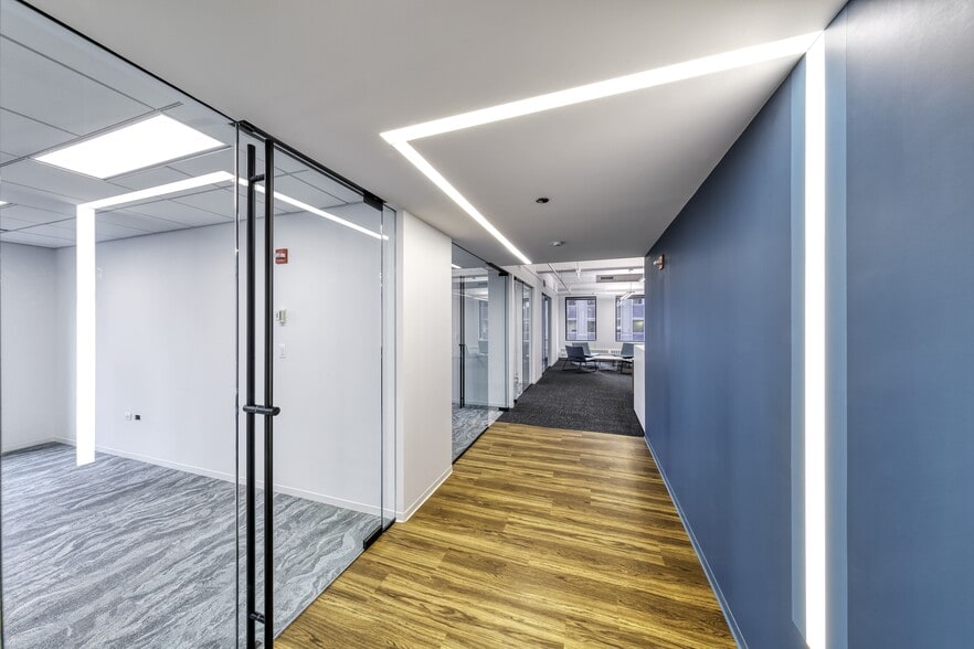 100 N LaSalle St, Chicago, IL for lease - Interior Photo - Image 3 of 54